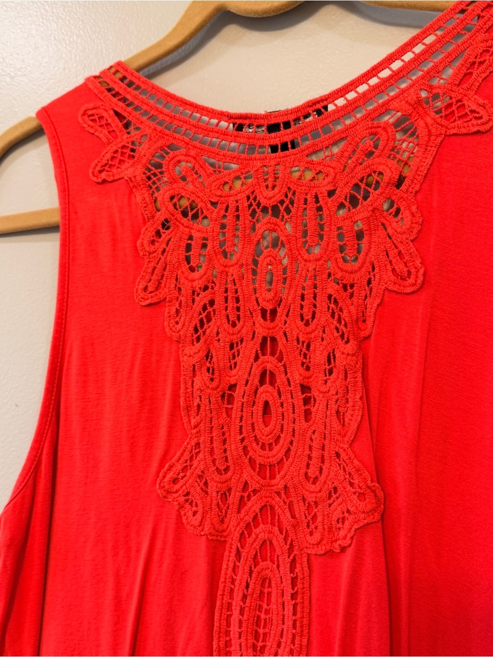 Cable & Gauge Bright Red Crochet-Back Tank size L - Picture 4 of 4